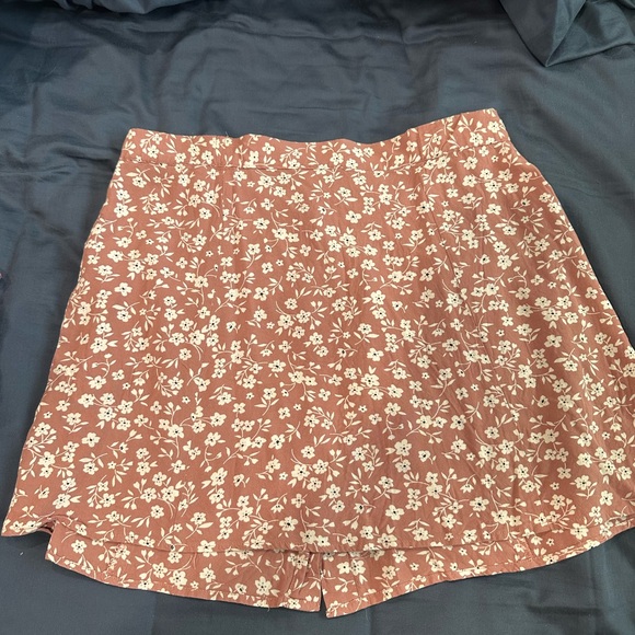 ASOS White and Red Mini A-Line Skirt Casual - Picture 3 of 4